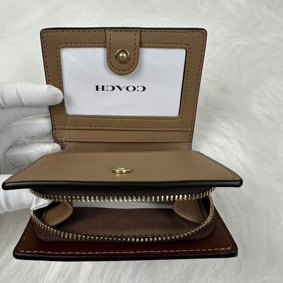 Coach X Peanuts Snap Wallet In Signature Canvas With Snoopy Print In Tan CBN32 - Picture 3 of 5